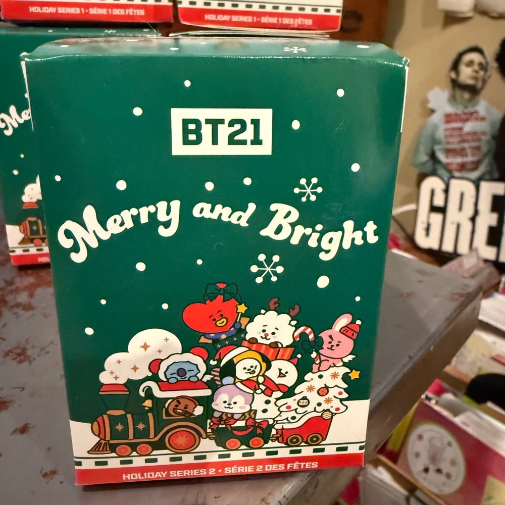 BT21 Holiday Series Collectible Figures - Picture 5 of 6